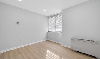 4390 LORCOM Ln 410, Arlington, VA 22207