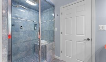 6829 LITTLE RIVER Tpke, Annandale, VA 22003