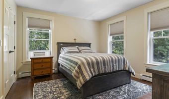 32 Woodbury Rd, Auburn, ME 04210