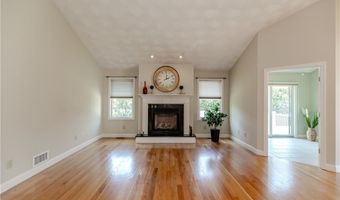 3 Sweet Corn Dr, Cranston, RI 02921