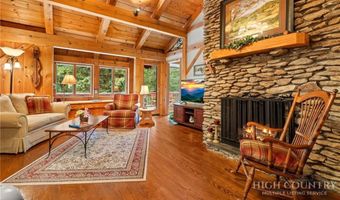 221 White Oak Trl, Banner Elk, NC 28604