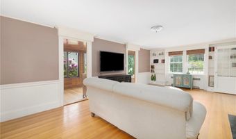 2 Carvin Ct, Warwick, RI 02886