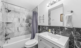 2360 S ARLINGTON RIDGE Rd, Arlington, VA 22202