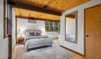 4 Lantern Ln, Bedford, MA 01730