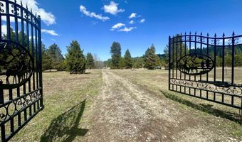 16 Smiths Ferry Dr, Cascade, ID 83611