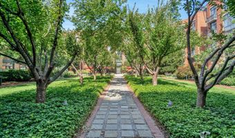 520 JOHN CARLYLE St 320, Alexandria, VA 22314