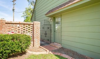 220 Lake Shore Dr, Alma, GA 31510