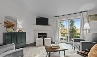 3333 N CASALOMA Dr 9, Appleton, WI 54913