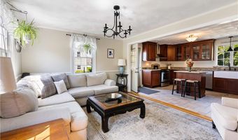 43 Academy Ave, Bristol, RI 02809