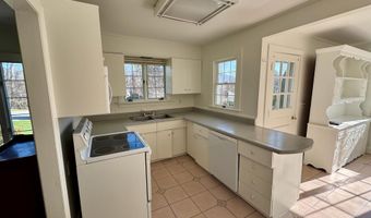 2 Pine Rd, Bennington, VT 05201