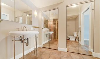 7 CROSS KEYS Rd 7E, Baltimore, MD 21210