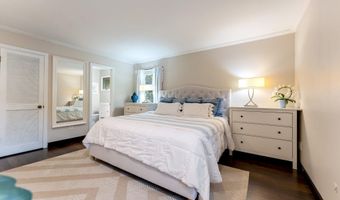 486 Edgeworthe Dr SE, Ada, MI 49301