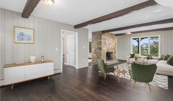 10 Abbott Valley View Dr, Cumberland, RI 02864