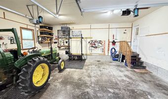 1049 Vine Ave, Riverside, IA 52327