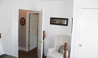 7 Grove St, Auburn, ME 04210
