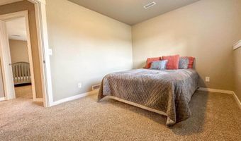 502 Granite Dr, Bismarck, ND 58503