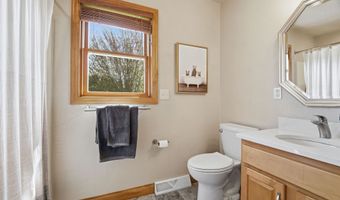 3208 S SOLITUDE Ln, Appleton, WI 54915