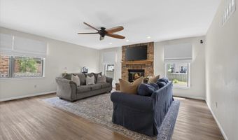1428 Cedar Bluff Dr, Ballwin, MO 63021