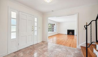 7001 LONGWOOD Dr, Bethesda, MD 20817