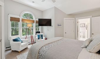 2 Valley Ave, Falmouth, ME 04105