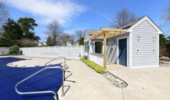 2 Candleberry Ct 2, Bourne, MA 02532