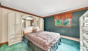 8 Countryside Ct, Amherst, NY 14221
