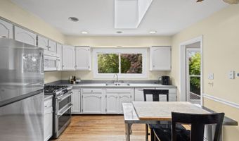 219 W Appletree Ln, Arlington Heights, IL 60004