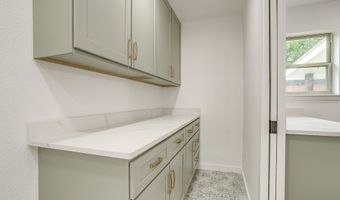 220 Rolling Hills Dr, Aledo, TX 76008