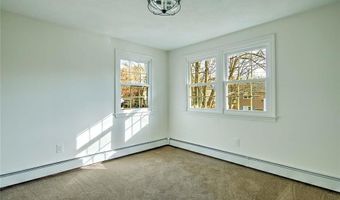 2 Simmons Rd, Barrington, RI 02806