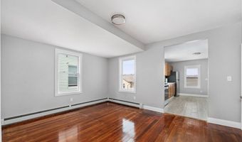 35 Central St, Lincoln, RI 02838