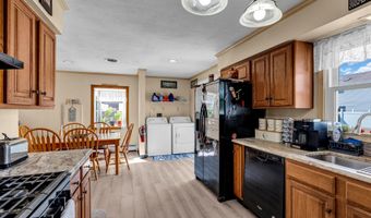 27 Carver St, Bayville, NJ 08721