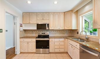 8502 WOODBINE Ln, Annandale, VA 22003