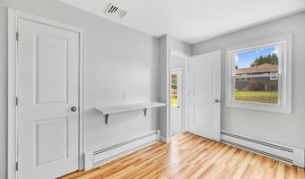 27 Skyline Dr, Brookfield, CT 06804