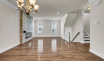 10 Putnam Ln 10, Danbury, CT 06810