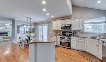 13153 Barrett Meadows Dr, Des Peres, MO 63021