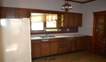 135 E Pine St, Albion, IL 62806