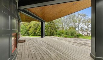 25 Walnut St, Jamestown, RI 02835
