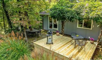 5 Hillcrest Rd E, Asheville, NC 28804