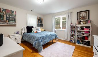 50-52 Knollwood Dr, Bethel, CT 06801