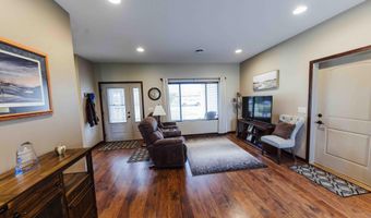 1716 Miller Ln, Aberdeen, SD 57401