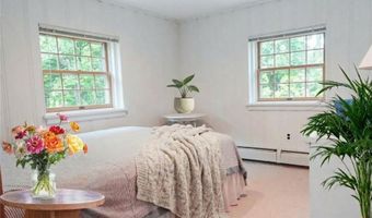 140 Treasure Rd, Narragansett, RI 02882