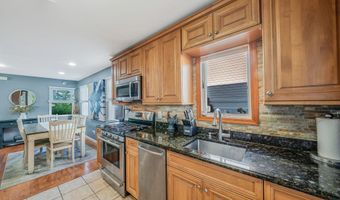 29 North Plz, Amity Harbor, NY 11701