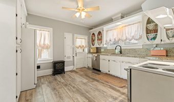 8916 Eastwood Dr, Abbeville, LA 70510