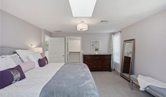 34 Brooks Farm Dr, Bristol, RI 02809