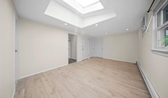 2 Lee Ave, Albertson, NY 11507