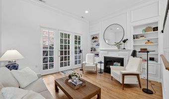 203 PRINCESS St, Alexandria, VA 22314