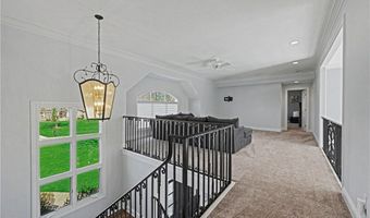 560 Club Dr, Aurora, OH 44202