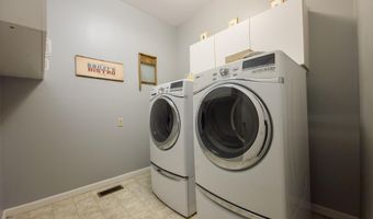 1 W Main St, Albion, IL 62806