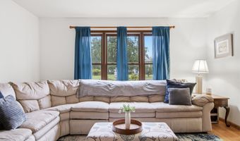 106 Halfmoon Dr, Altamont, NY 12009