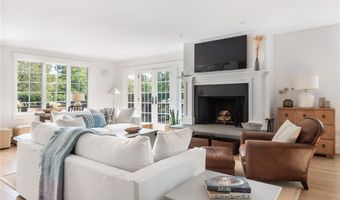 72 Summerfield Ln, Middletown, RI 02842